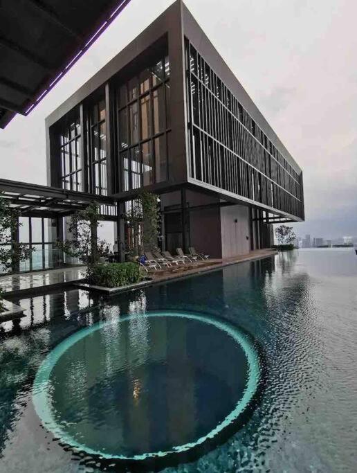דירות קואלה לומפור Infinity Pool/ Lucentia Bbcc, Near Lalaport, Pnb118, Klcc מראה חיצוני תמונה